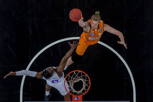 力还是士气 力还是士气